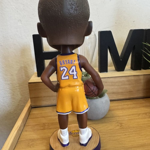 Bryant Kobe figure, 22 cm hand-painted resin statue