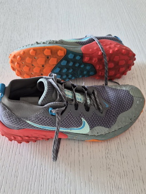 Nike trail running shoes size 42, multicolor