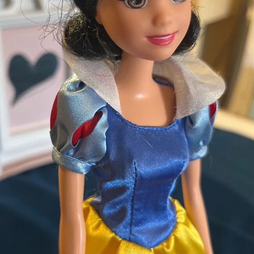 Snow White and the 7 Dwarfs set used, Disney Mattel
