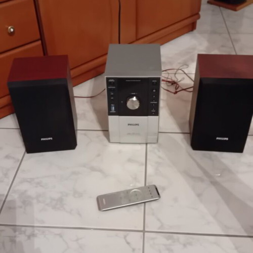 Philips MCM204 Micro Hi-Fi system like new with USB, CD, cassette, radio