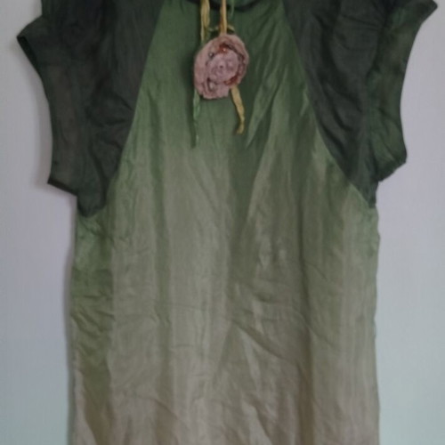 Silk dress ombre with matching necklace size M like new