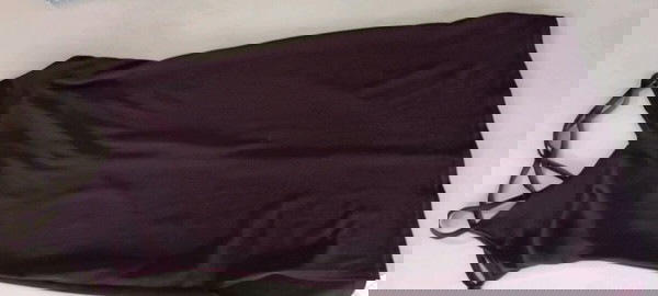 Φόρεμα μπορντό μωβ μέχρι το γόνατο με σκισιμο στα πλαϊνά