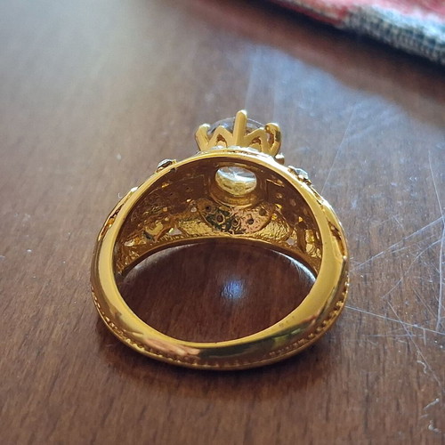 Ring with white topaz and rhodium plating new