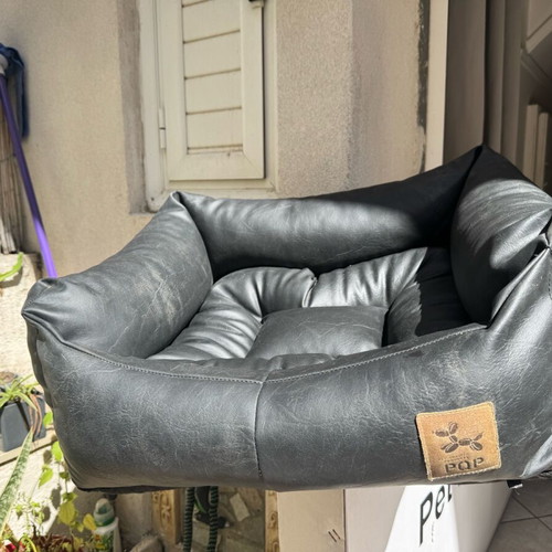 Dog bed pouf leather like new, dimensions 60x65cm