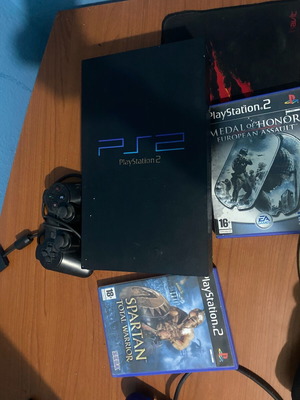 PlayStation 2 (PS2) fat edition употребявана с всички аксесоари