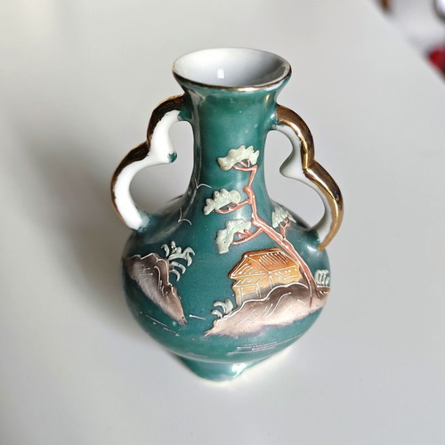 Vintage Japanese porcelain decorative vases like new