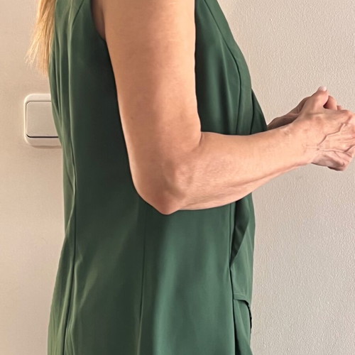 Sleeveless blouse like new, cypress color, size M