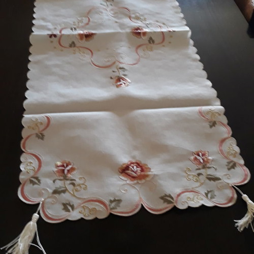 Table linens new, set of 7 with brown and gold floral pattern
