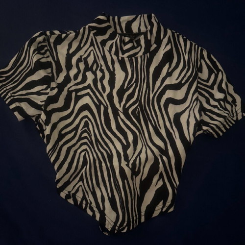 Zebre short-sleeve top with open back like new, size S