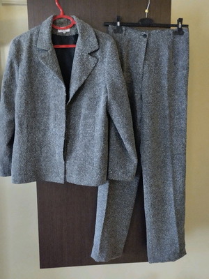 Suit size 50 like new, excellent quality
