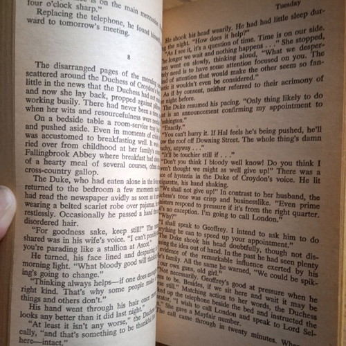 Hotel by Arthur Hailey paperback used, vintage 1978 edition