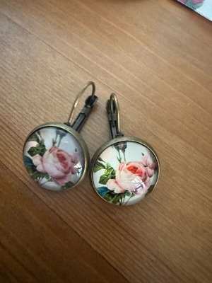 Earrings with rose like new
