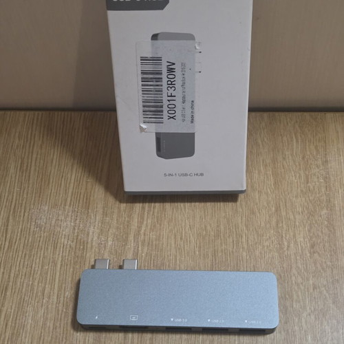 Multifunctional 5-in-1 USB-C hub docking station new