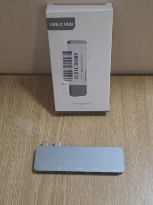 Multifunctional 5-in-1 USB-C hub docking station new
