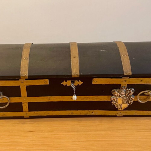Antique wooden chest used with medieval emblem