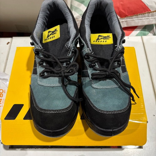 Work shoes with protection new, sizes 40-46