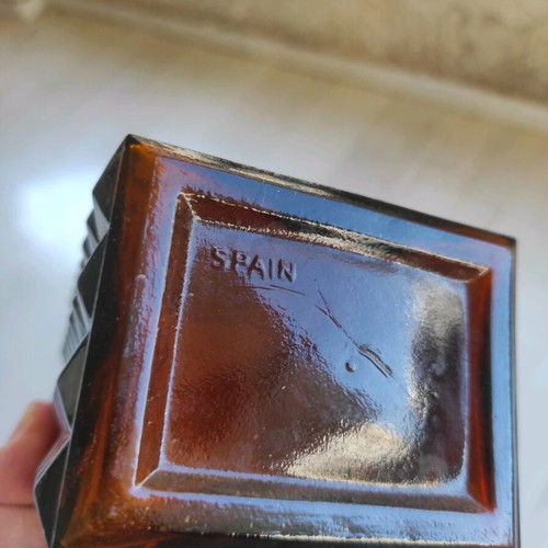 Old Spanish Amber Whiskey Bottle Liquor Decanter with Wooden Holder like new
