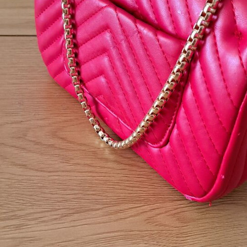 Red shoulder bag like new with gold chain strap