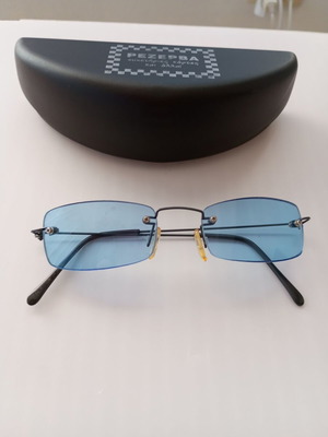 Vintage Y2K Sunglasses with Blue Lenses and Collectible PezeRva Case like new