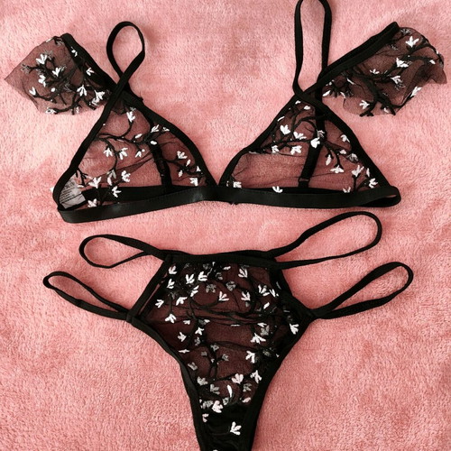 Black lingerie set new with floral details size M/L