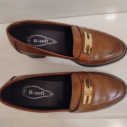 Brown shoes with buckle new, size 40