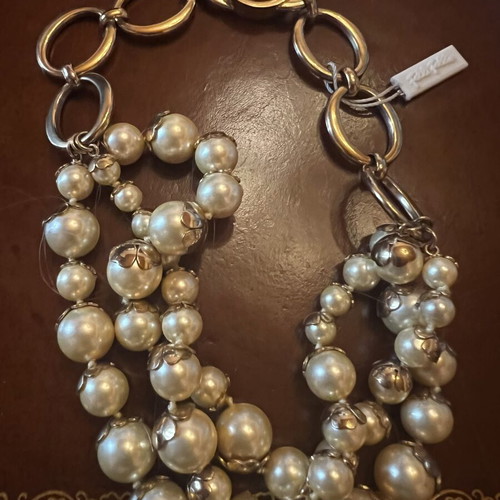Folli Follie necklace like new, gold color
