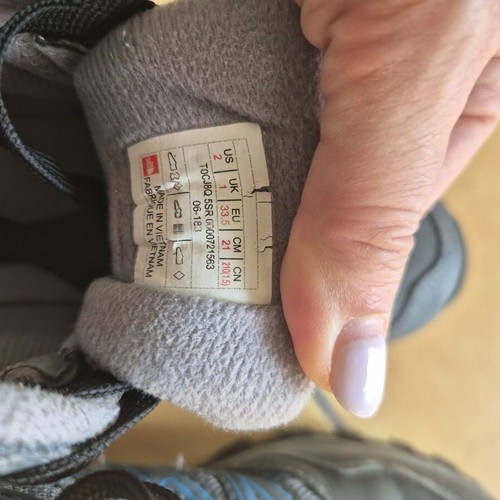 The North Face kids boot like new, gray, sizes 33-36