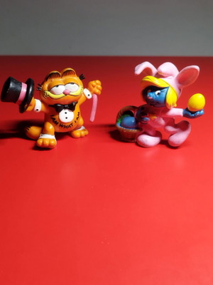 Vintage figures used, Garfield and Smurfette, pack of 2