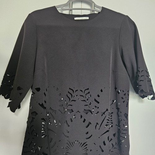 Cutcuutur set medium black capri pants and blouse with used ecru top gift