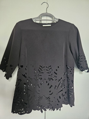 Cutcuutur set medium black capri pants and blouse with used ecru top gift