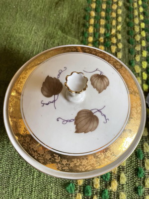 Vintage porcelain sugar bowl with lid Winterling Roslau Bavaria like new