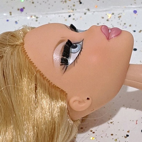Bratz The Movie Cloe doll used with flaws