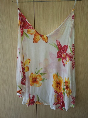Happening women's blouse like new, size 38, white multicolor