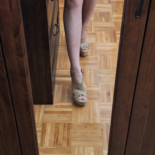 Celebrity platform sandals like new, beige, size 39
