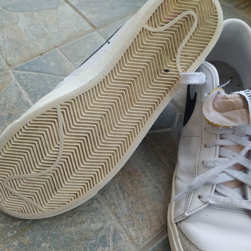 Nike athletic shoes used, size 43, white