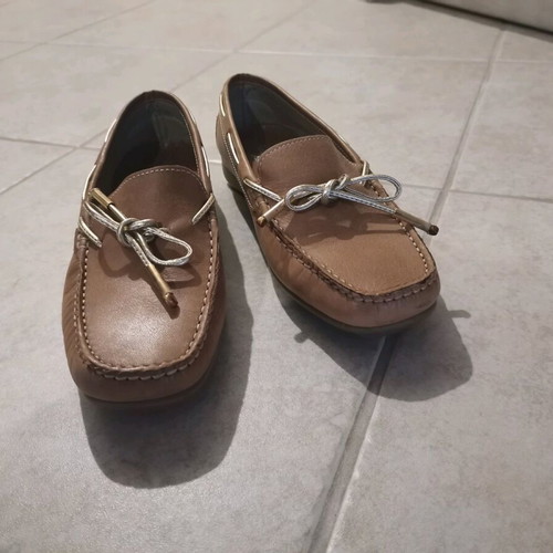 Samantha leather moccasins in tan color like new