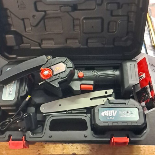 Na Uagama EC 1040 Chainsaw used, good condition