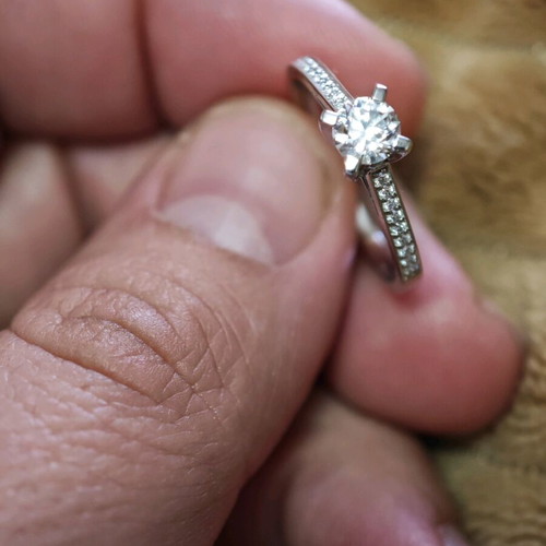 White gold 18K ring with 0.5 carat diamond new