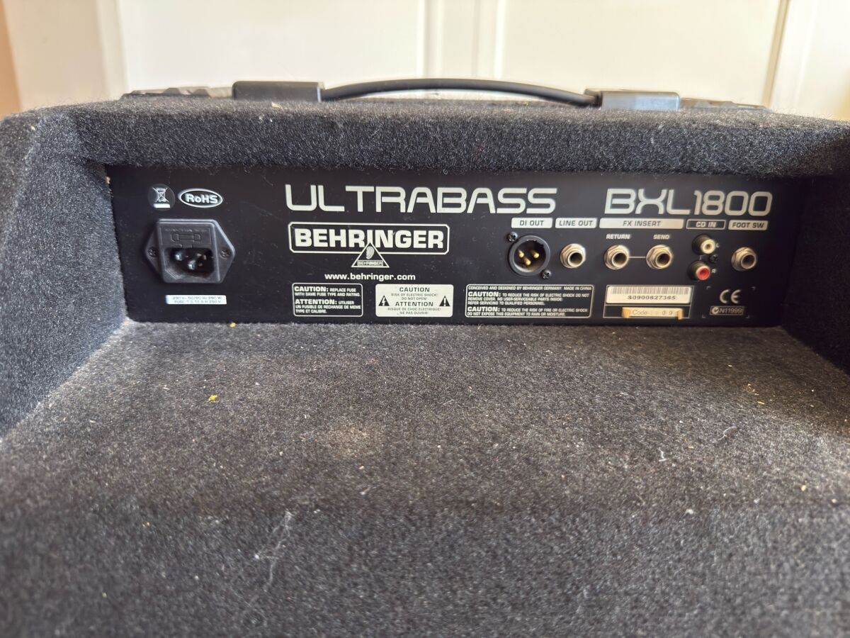 Behringer Ultrabass BXL1800 electric… - € 270,00 - Vendora.cy