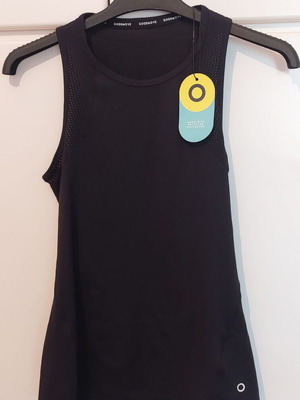 Marks & Spencer women's sleeveless sports top new, black, size S