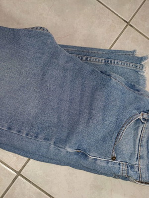 Mom slim jeans size 40 like new