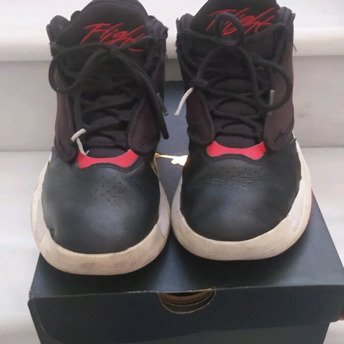 Jordan Max Aura athletic shoes like new, size 39, black and red