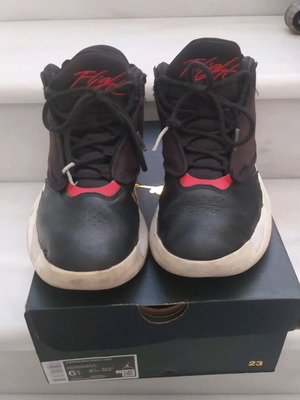 Jordan Max Aura athletic shoes like new, size 39, black and red
