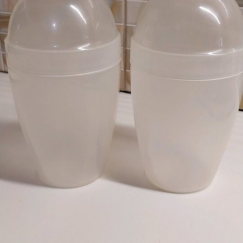 Plastic shakers set of 2 new
