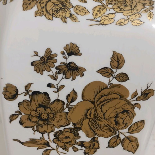 Vase with lid from Taiwan like new