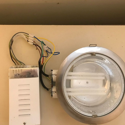 Ceiling lights like new, pack of 44 with lamps and transformers