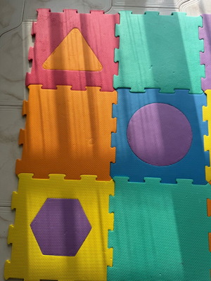 Children's floor puzzle used, 9 pieces, shapes