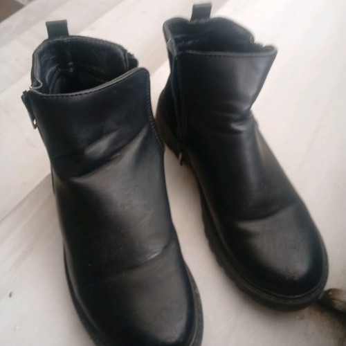 Children's boots like new, black, size 34