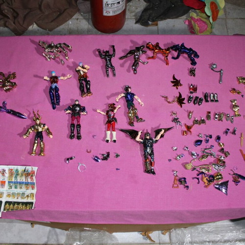 Les Chevaliers du Zodiaque figures like new, pack of 14 N16