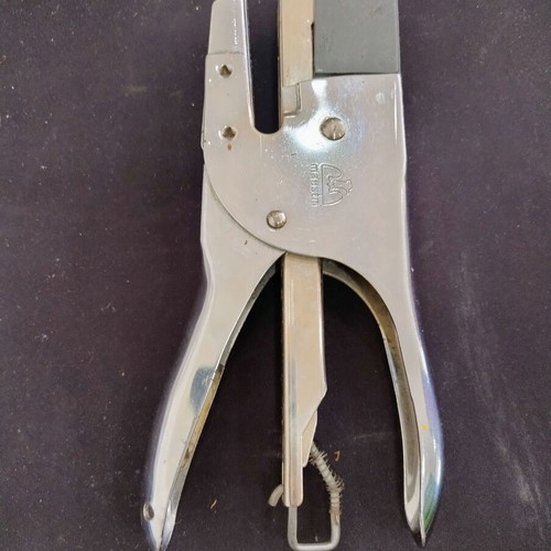 Stapler τλPrimula 12 used by Italian company Romeo Maestri